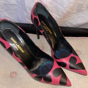 Stunning Saint Laurent Paris pink and black heart heels. So so sexy. 💗💖